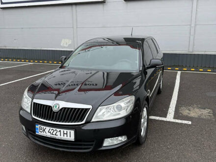 Черный Шкода Октавия, объемом двигателя 1.6 л и пробегом 265 тыс. км за 7300 $, фото 1 на Automoto.ua