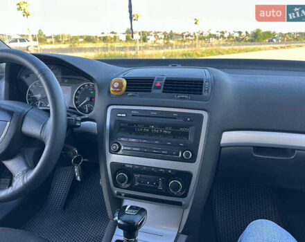 Чорний Шкода Октавія, об'ємом двигуна 2 л та пробігом 237 тис. км за 7300 $, фото 1 на Automoto.ua