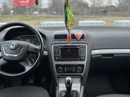 Черный Шкода Октавия, объемом двигателя 1.6 л и пробегом 286 тыс. км за 7200 $, фото 1 на Automoto.ua