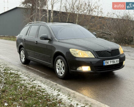 Черный Шкода Октавия, объемом двигателя 1.2 л и пробегом 300 тыс. км за 5800 $, фото 1 на Automoto.ua