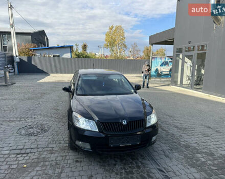 Черный Шкода Октавия, объемом двигателя 2 л и пробегом 239 тыс. км за 7800 $, фото 1 на Automoto.ua