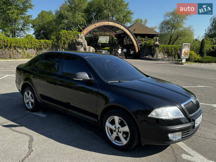 Шкода Октавия 2011 в Днепре (Днепропетровске) на Automoto.ua Черный Шкода Октавия, объемом двигателя 1.6 л и пробегом 280 тыс. км за 6600 $, фото 1 на Automoto.ua