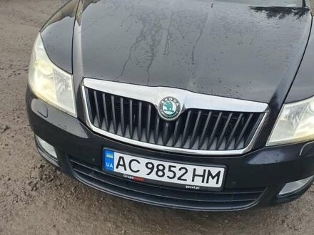 Черный Шкода Октавия, объемом двигателя 1.6 л и пробегом 220 тыс. км за 7950 $, фото 1 на Automoto.ua