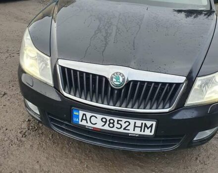 Черный Шкода Октавия, объемом двигателя 1.6 л и пробегом 220 тыс. км за 7950 $, фото 1 на Automoto.ua