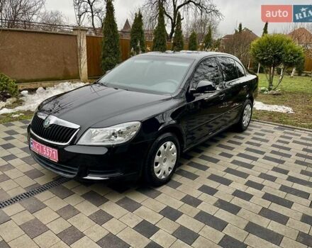 Черный Шкода Октавия, объемом двигателя 1.6 л и пробегом 300 тыс. км за 7999 $, фото 1 на Automoto.ua