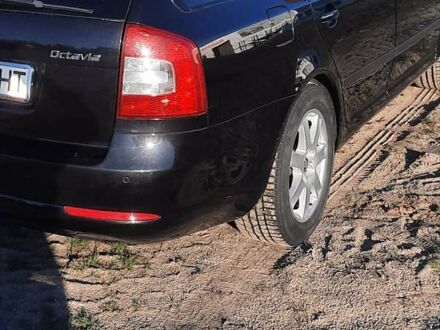 Черный Шкода Октавия, объемом двигателя 1.6 л и пробегом 130 тыс. км за 9000 $, фото 1 на Automoto.ua