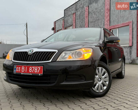 Черный Шкода Октавия, объемом двигателя 1.6 л и пробегом 188 тыс. км за 7999 $, фото 1 на Automoto.ua