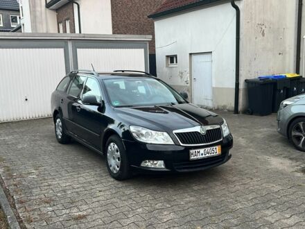 Черный Шкода Октавия, объемом двигателя 1.6 л и пробегом 220 тыс. км за 5500 $, фото 1 на Automoto.ua