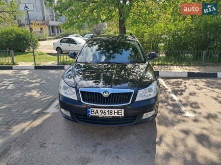 Шкода Октавия 2013 в Кропивницком (Кировограде) на Automoto.ua Черный Шкода Октавия, объемом двигателя 1.99 л и пробегом 300 тыс. км за 8999 $, фото 1 на Automoto.ua