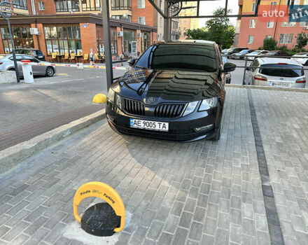 Черный Шкода Октавия, объемом двигателя 1.8 л и пробегом 274 тыс. км за 13000 $, фото 1 на Automoto.ua