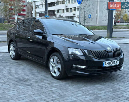 Черный Шкода Октавия, объемом двигателя 1.6 л и пробегом 61 тыс. км за 15900 $, фото 1 на Automoto.ua