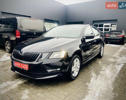 Черный Шкода Октавия, объемом двигателя 1.6 л и пробегом 237 тыс. км за 13500 $, фото 1 на Automoto.ua