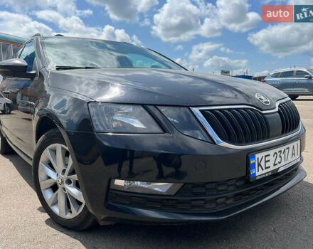 Черный Шкода Октавия, объемом двигателя 1.6 л и пробегом 261 тыс. км за 12500 $, фото 1 на Automoto.ua