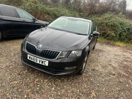 Черный Шкода Октавия, объемом двигателя 1 л и пробегом 176 тыс. км за 5690 $, фото 1 на Automoto.ua