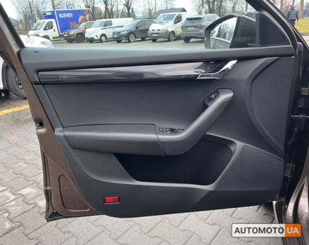 Коричневий Шкода Октавія, об'ємом двигуна 1.6 л та пробігом 103 тис. км за 18500 $, фото 6 на Automoto.ua