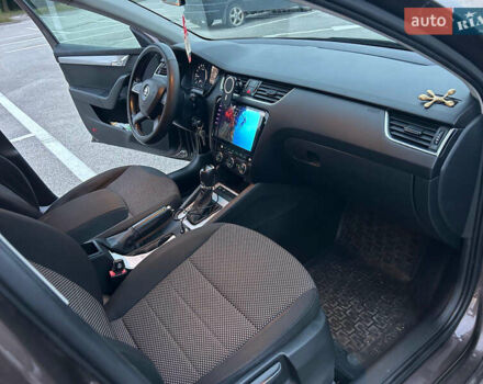 Коричневый Шкода Октавия, объемом двигателя 1.6 л и пробегом 272 тыс. км за 12000 $, фото 2 на Automoto.ua