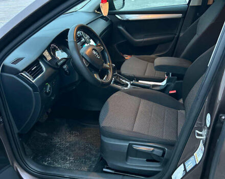 Коричневый Шкода Октавия, объемом двигателя 1.6 л и пробегом 272 тыс. км за 12000 $, фото 1 на Automoto.ua