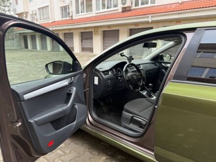 Шкода Октавия 2014 в Киеве на Automoto.ua Коричневый Шкода Октавия, объемом двигателя 1.8 л и пробегом 0 тыс. км за 9999 $, фото 1 на Automoto.ua