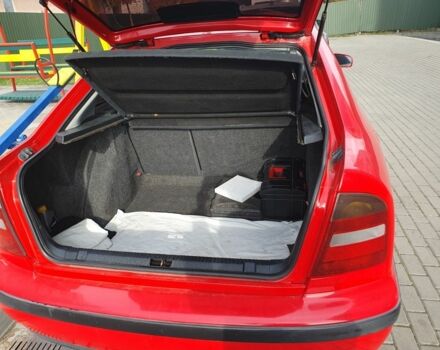 Красный Шкода Октавия, объемом двигателя 1.6 л и пробегом 299 тыс. км за 2500 $, фото 2 на Automoto.ua