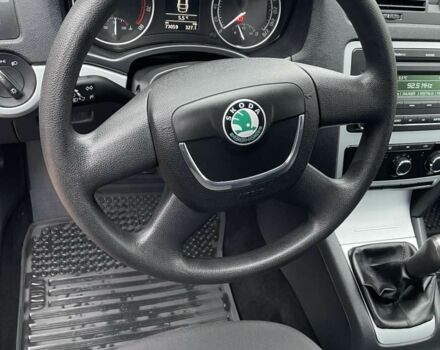 Красный Шкода Октавия, объемом двигателя 1 л и пробегом 73 тыс. км за 9950 $, фото 3 на Automoto.ua