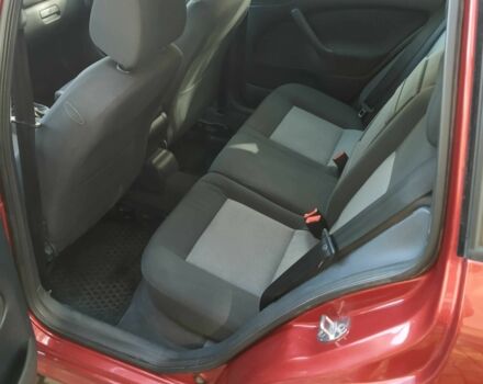 Красный Шкода Октавия, объемом двигателя 1.6 л и пробегом 196 тыс. км за 4500 $, фото 5 на Automoto.ua