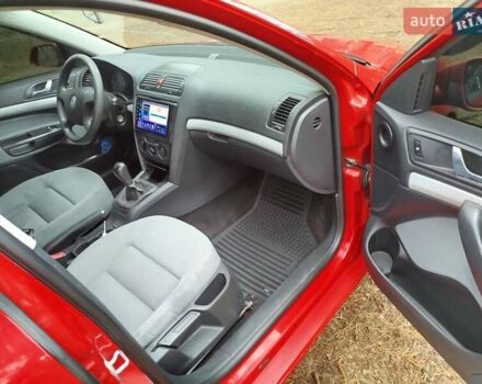 Красный Шкода Октавия, объемом двигателя 1.6 л и пробегом 318 тыс. км за 5150 $, фото 7 на Automoto.ua