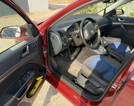 Шкода Октавия 2006 в Каменское - Днепродзержинск на Automoto.ua Красный Шкода Октавия, объемом двигателя 2 л и пробегом 249 тыс. км за 6500 $, фото 4 на Automoto.ua