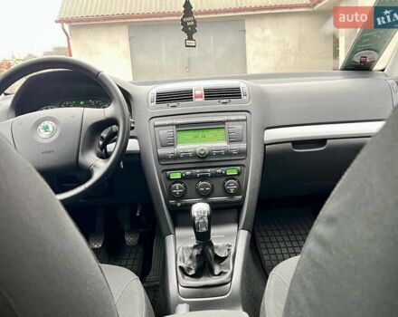 Красный Шкода Октавия, объемом двигателя 1.6 л и пробегом 215 тыс. км за 6890 $, фото 68 на Automoto.ua