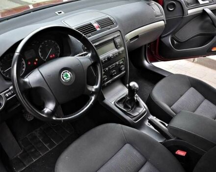 Красный Шкода Октавия, объемом двигателя 1.8 л и пробегом 300 тыс. км за 4800 $, фото 1 на Automoto.ua