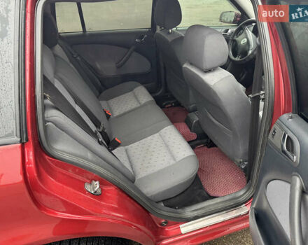 Красный Шкода Октавия, объемом двигателя 1.6 л и пробегом 316 тыс. км за 5980 $, фото 17 на Automoto.ua