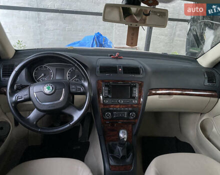 Красный Шкода Октавия, объемом двигателя 1.39 л и пробегом 185 тыс. км за 3500 $, фото 10 на Automoto.ua