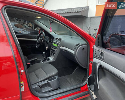 Красный Шкода Октавия, объемом двигателя 1.6 л и пробегом 363 тыс. км за 6300 $, фото 15 на Automoto.ua