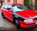 Красный Шкода Октавия, объемом двигателя 1.6 л и пробегом 320 тыс. км за 5100 $, фото 1 на Automoto.ua