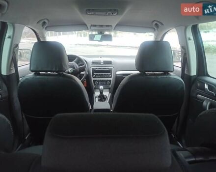 Красный Шкода Октавия, объемом двигателя 1.39 л и пробегом 279 тыс. км за 5390 $, фото 14 на Automoto.ua