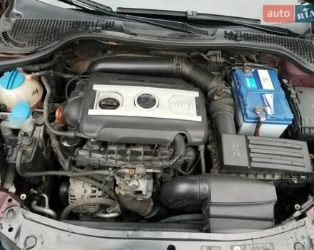 Красный Шкода Октавия, объемом двигателя 1.8 л и пробегом 210 тыс. км за 6950 $, фото 3 на Automoto.ua