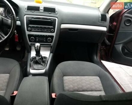 Красный Шкода Октавия, объемом двигателя 1.8 л и пробегом 210 тыс. км за 6950 $, фото 7 на Automoto.ua