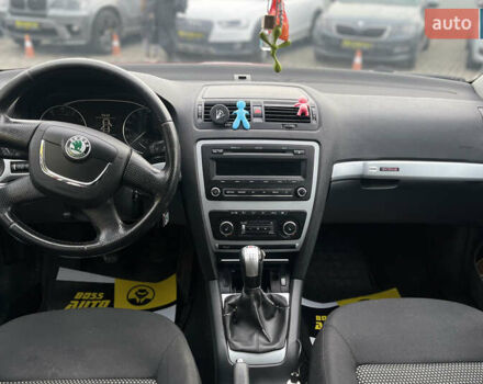 Червоний Шкода Октавія, об'ємом двигуна 1.8 л та пробігом 268 тис. км за 7800 $, фото 10 на Automoto.ua