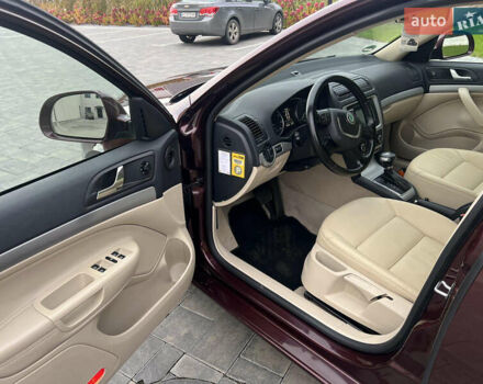 Червоний Шкода Октавія, об'ємом двигуна 1.2 л та пробігом 265 тис. км за 7900 $, фото 10 на Automoto.ua