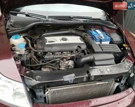 Красный Шкода Октавия, объемом двигателя 1.8 л и пробегом 210 тыс. км за 6950 $, фото 1 на Automoto.ua