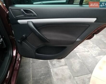 Красный Шкода Октавия, объемом двигателя 1.8 л и пробегом 210 тыс. км за 6950 $, фото 5 на Automoto.ua