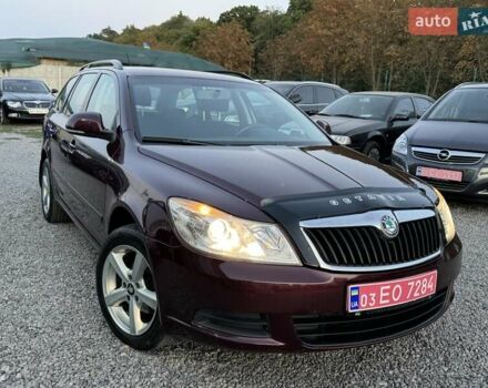 Красный Шкода Октавия, объемом двигателя 1.8 л и пробегом 219 тыс. км за 6500 $, фото 1 на Automoto.ua