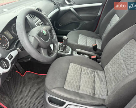 Красный Шкода Октавия, объемом двигателя 1.8 л и пробегом 252 тыс. км за 5999 $, фото 13 на Automoto.ua