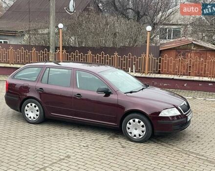 Красный Шкода Октавия, объемом двигателя 1.6 л и пробегом 196 тыс. км за 7000 $, фото 1 на Automoto.ua