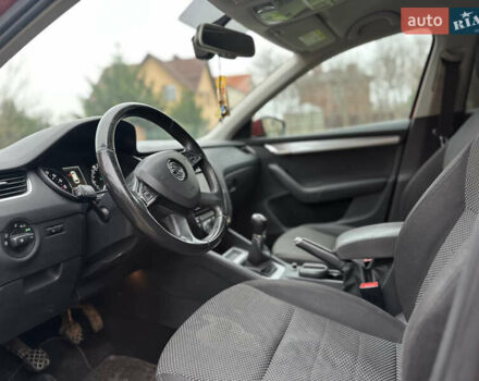 Червоний Шкода Октавія, об'ємом двигуна 1.6 л та пробігом 180 тис. км за 10999 $, фото 3 на Automoto.ua