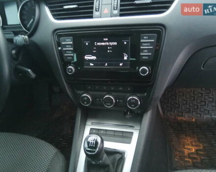 Шкода Октавия 2014 в Луцке на Automoto.ua Красный Шкода Октавия, объемом двигателя 1.6 л и пробегом 279 тыс. км за 10700 $, фото 28 на Automoto.ua