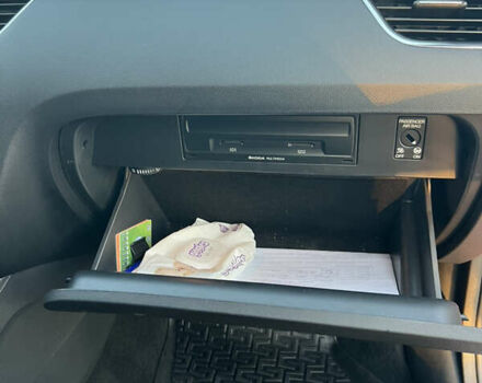 Красный Шкода Октавия, объемом двигателя 1.6 л и пробегом 247 тыс. км за 12500 $, фото 64 на Automoto.ua