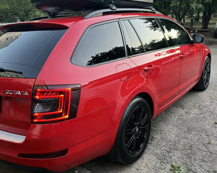 Красный Шкода Октавия, объемом двигателя 1.6 л и пробегом 247 тыс. км за 12500 $, фото 3 на Automoto.ua