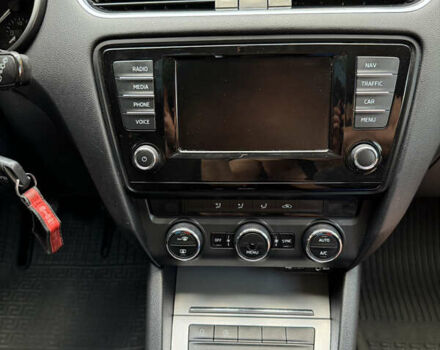 Красный Шкода Октавия, объемом двигателя 1.6 л и пробегом 250 тыс. км за 10500 $, фото 17 на Automoto.ua