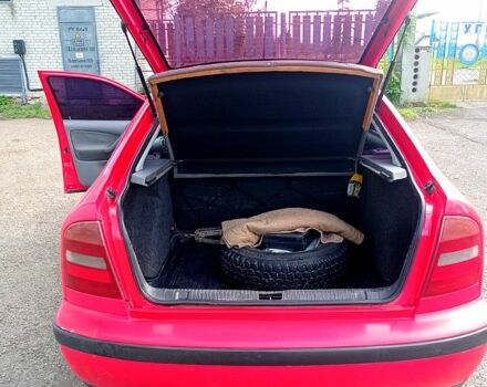 Красный Шкода Октавия, объемом двигателя 1.6 л и пробегом 223 тыс. км за 3800 $, фото 3 на Automoto.ua