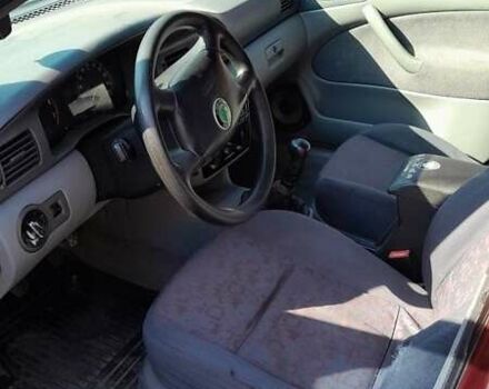 Красный Шкода Октавия, объемом двигателя 1.6 л и пробегом 350 тыс. км за 3500 $, фото 6 на Automoto.ua